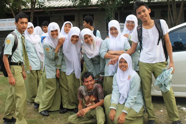 5 Cara Perayaan Ulang Tahun yang Nggak Perlu Dilestarikan lagi. Norak dan Bahaya! 9