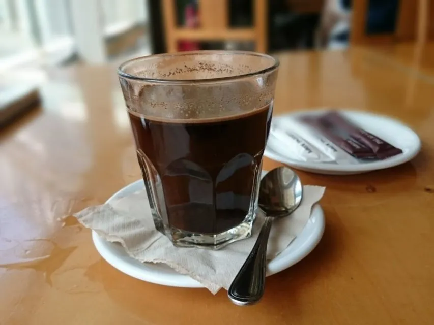 6 Rahasia Nyeduh Kopi Tubruk yang Minim Ampas dan Nendang Rasanya. Pakai Kopi Saset juga Bisa 11