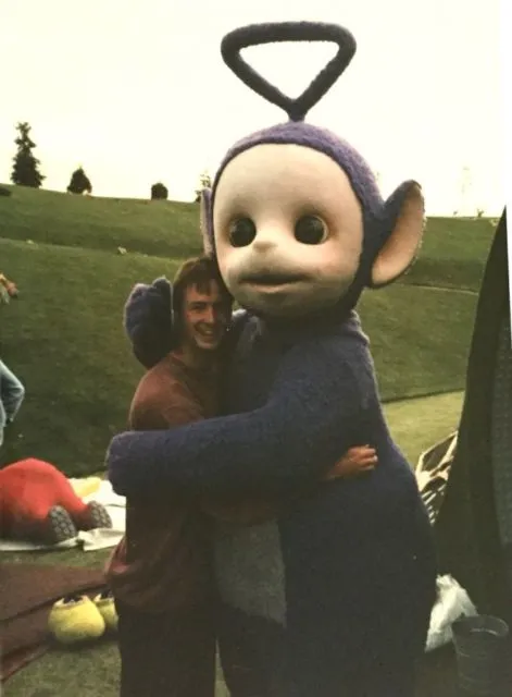 11 Foto Jadul Proses Syuting Teletubbies. Bikin Kaget, Ternyata Beda dari Bayangan Masa Kecil 13