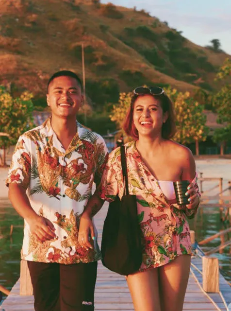 Potret dan Gaya Awkarin Bareng Teman-temannya Saat Liburan. Kecenya Maksimal! 8