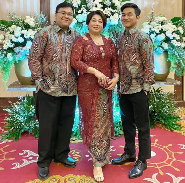 Kekompakan Keluarga Abel Cantika dalam Berpakaian; Ibu Sama Anak Serasi! 10