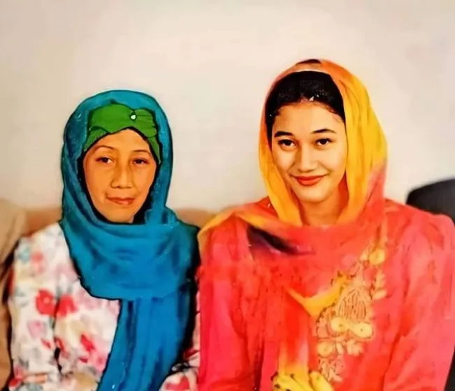 Tercantik di Zamannya, Ini Gaya Nike Ardilla yang Jarang Terekspos Media. Manisnya Nyata! 9