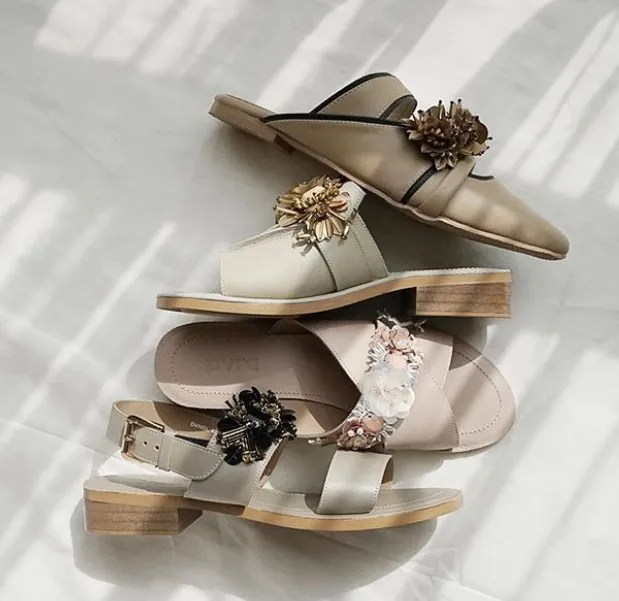 5 Merek Sepatu dan Sandal Buat Kondangan yang Kekinian 6