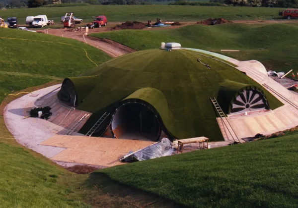 11 Foto Jadul Proses Syuting Teletubbies. Bikin Kaget, Ternyata Beda dari Bayangan Masa Kecil 22