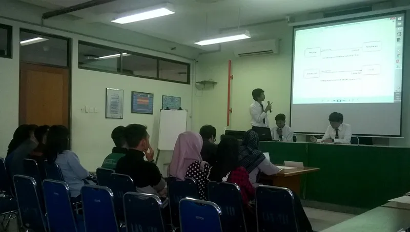 Tipe-tipe Teman Paling Resek Ketika Kita Presentasi di Kelas. Nyusahin Banget Pokoknya! 8