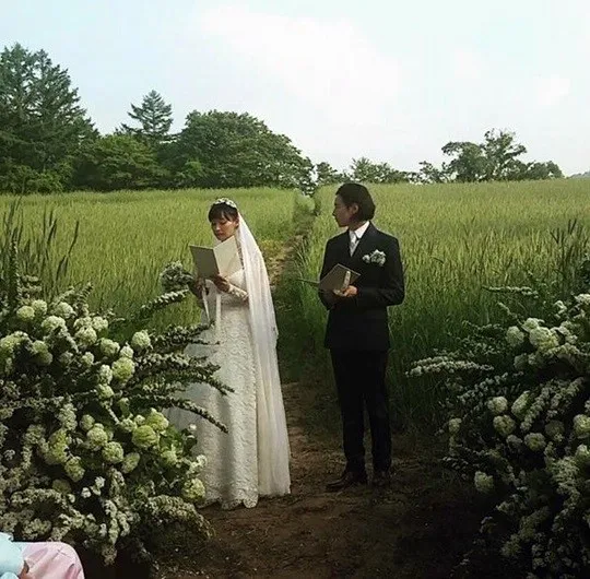 5 Pernikahan Bersahaja ala Artis Korea yang Sebenarnya Kaya Raya. Hanya Undang Tamu Secukupnya 10