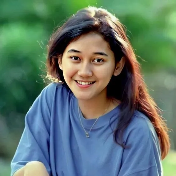 Tercantik di Zamannya, Ini Gaya Nike Ardilla yang Jarang Terekspos Media. Manisnya Nyata! 16