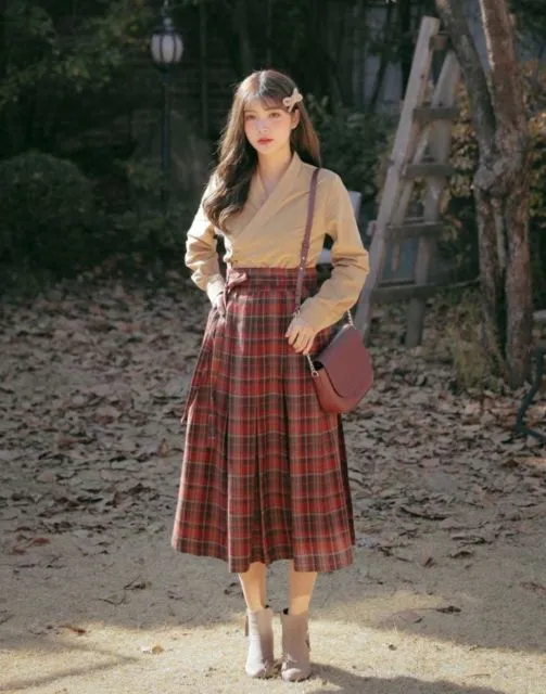 8 Motif Rok Terlaris yang Cocok Dipakai Cewek Tomboi Sampai Feminin 15