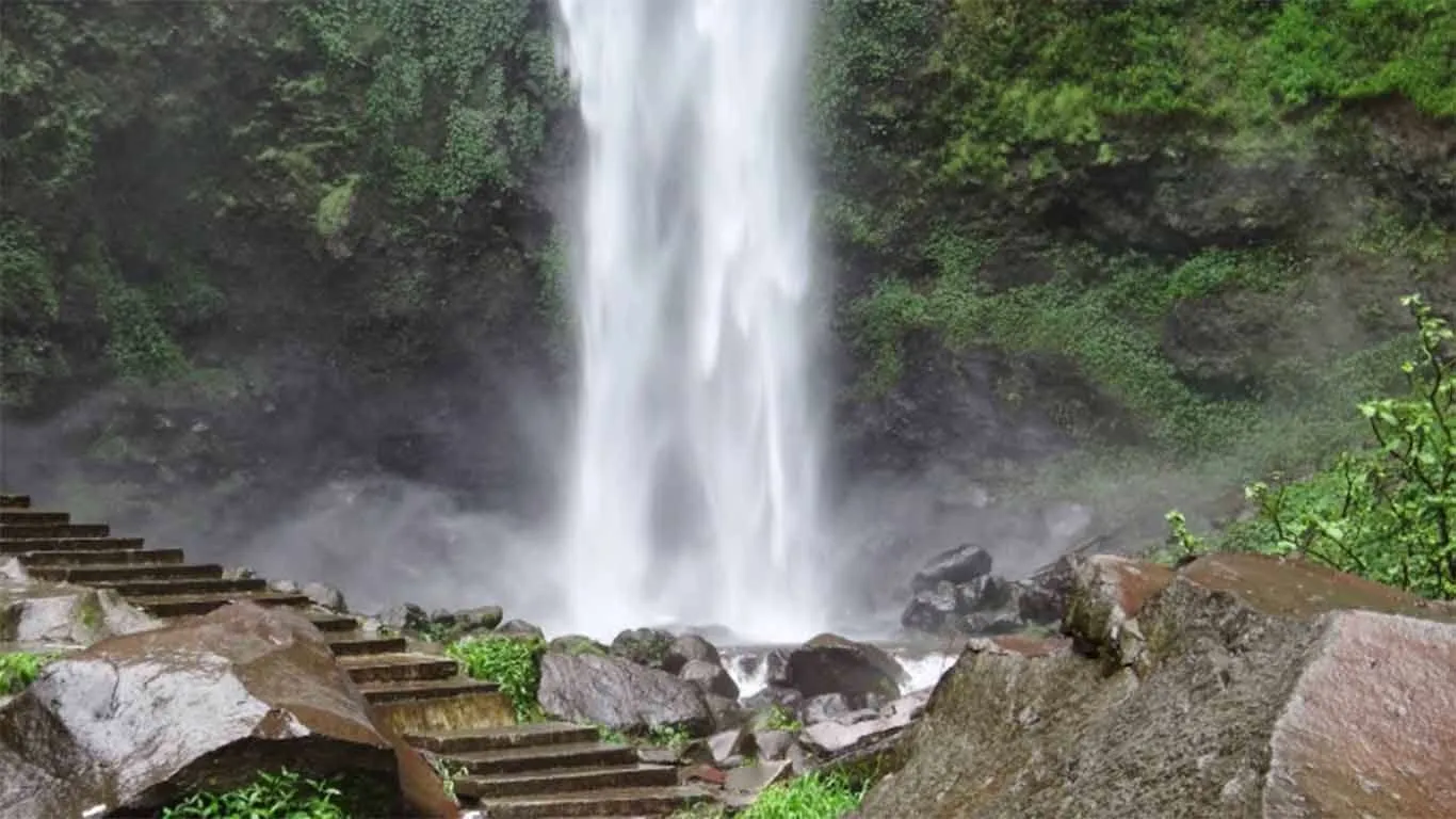 Jadi Wisata Cantik nan Menarik di Malang, ini Legenda dan Mitos Air Terjun Coban Rondo. Sudah Tahu? 5