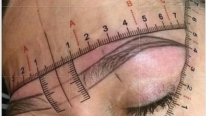 11 Potret Kocak Perjuangan Cewek Bikin Alis. Usaha untuk Jadi Cantik Begini, Jangan Diketawain, ya! 21