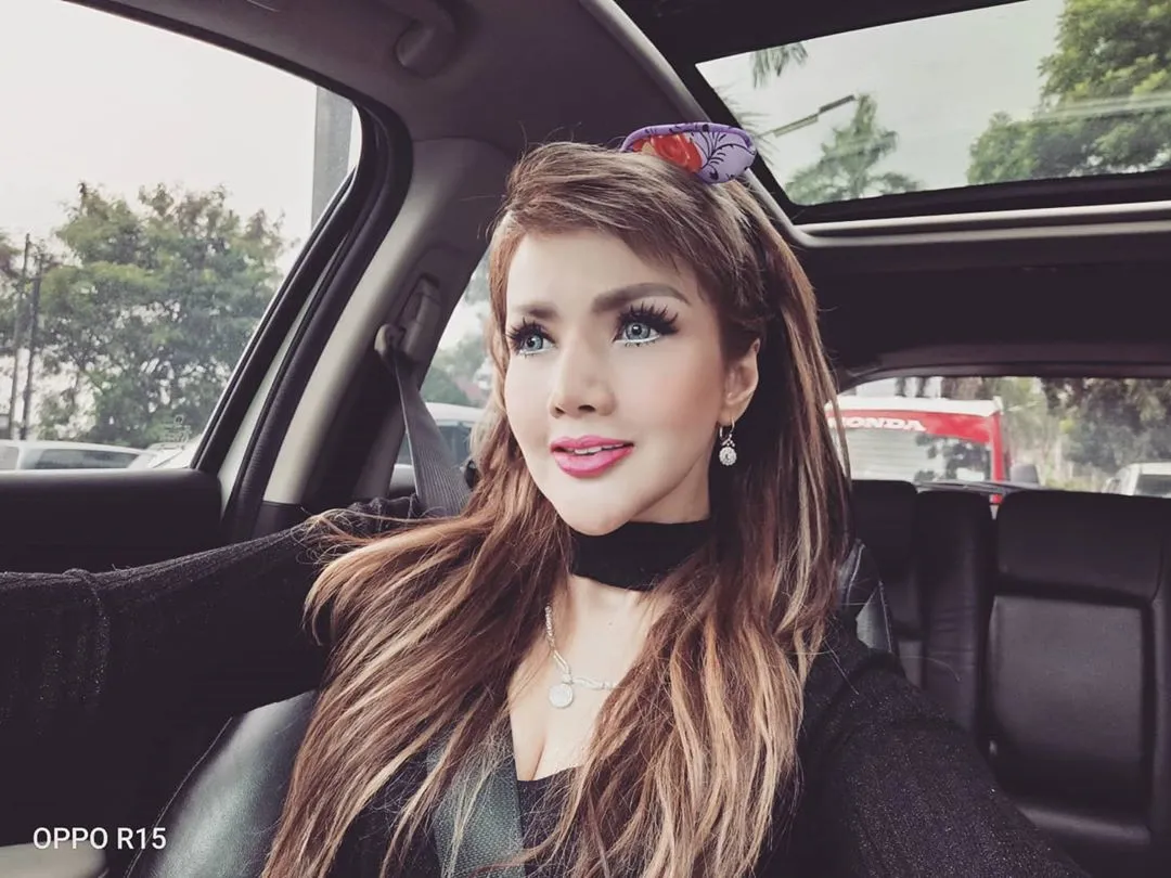 10 Sosok yang Popularitasnya Melejit Gara-Gara Sering Berseteru. Auto Terkenal! 12