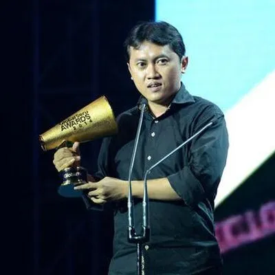 10 Sosok yang Popularitasnya Melejit Gara-Gara Sering Berseteru. Auto Terkenal! 13