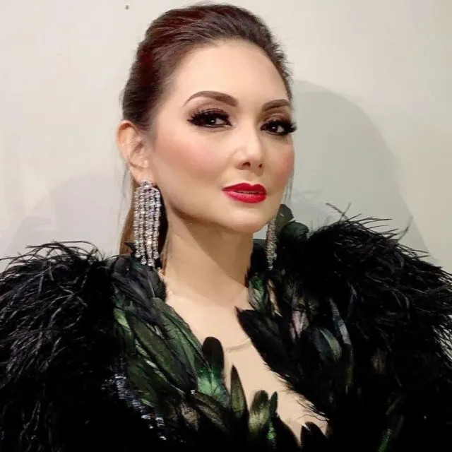 Berusia Lebih dari 50 Tahun, 10 Artis Indonesia ini Tetap Cantik dan Bugar. Seolah Nggak Menua! 19