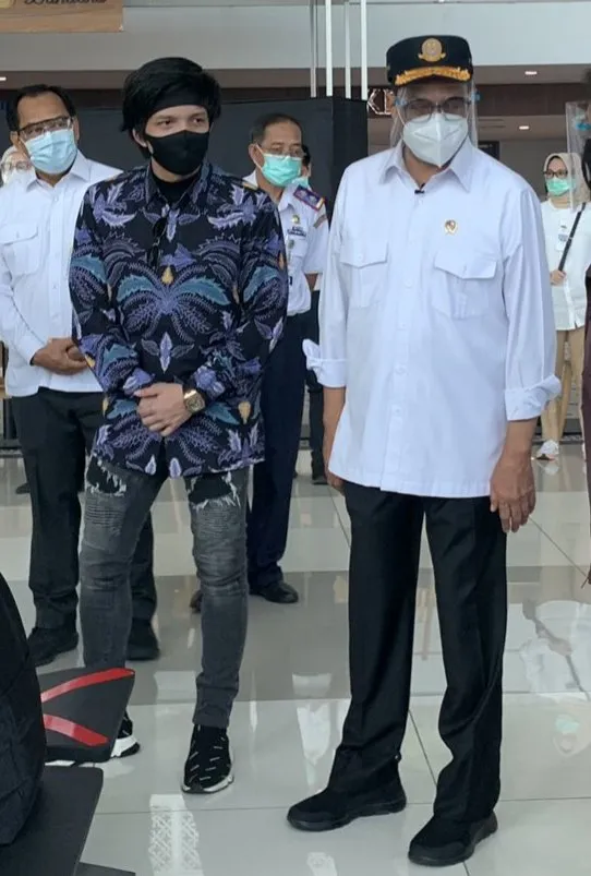 Pakai Jeans Sobek-Sobek Saat Bertemu Menteri, Atta Halilintar Dikritik Warganet 2
