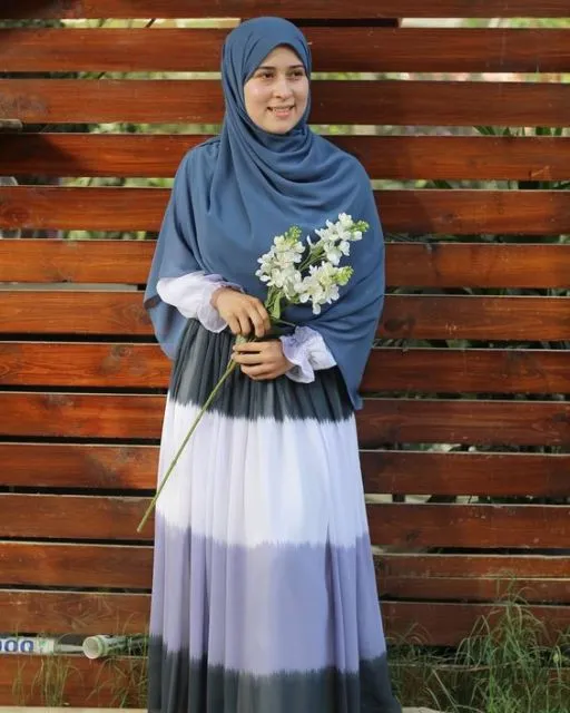 Cara Tampil Santun dengan Hijab Menutup Dada Ala Ebtsam Alqadi; Gampang dan Bebas Gerah! 6