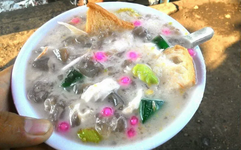 Main Ke Bandung? Jangan Lupa Cobain 12 Kuliner khas Bandung yang Penuh Sejarah. Rasanya Enak Sekaligus Otentik 24