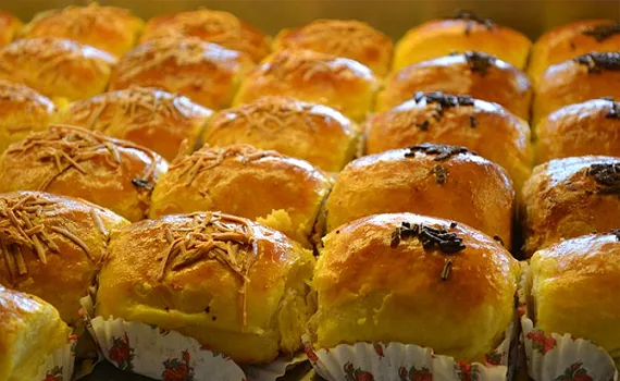 Main Ke Bandung? Jangan Lupa Cobain 12 Kuliner khas Bandung yang Penuh Sejarah. Rasanya Enak Sekaligus Otentik 17