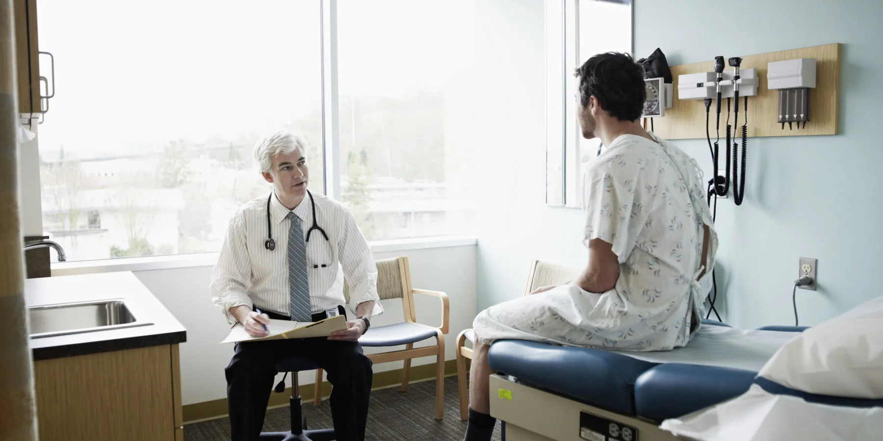 5 Alasan Cowok Takut untuk Periksa. Jangankan ke Rumah Sakit, Ketemu Dokter Aja Udah Ngeri! 7