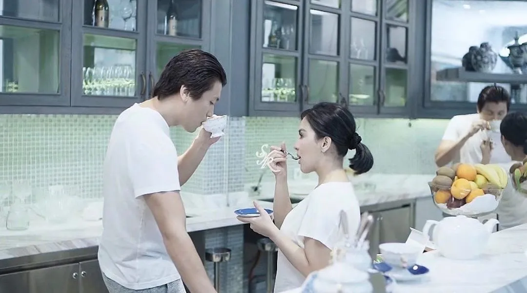 Foto Artis di Dapur ini Bisa Kamu Jadikan Inspirasi untuk Photoshoot. Hasilnya Apik! 18