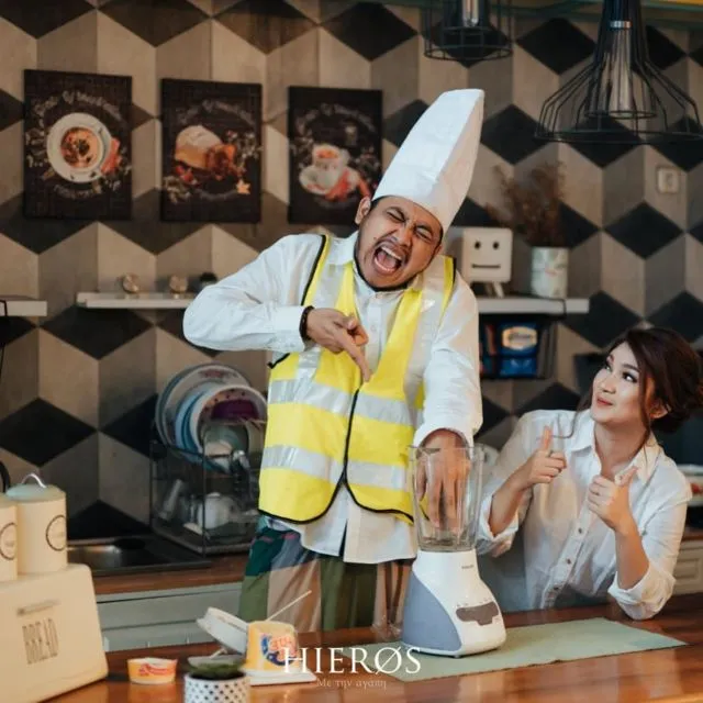 Foto Artis di Dapur ini Bisa Kamu Jadikan Inspirasi untuk Photoshoot. Hasilnya Apik! 12