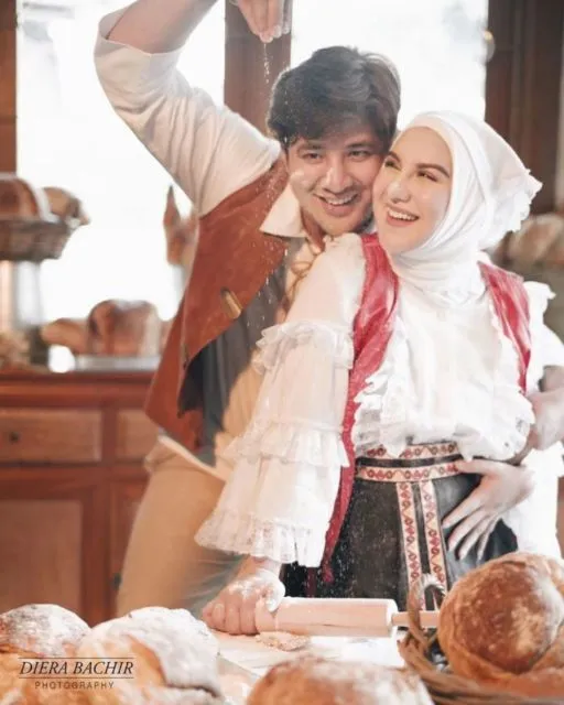 Foto Artis di Dapur ini Bisa Kamu Jadikan Inspirasi untuk Photoshoot. Hasilnya Apik! 15