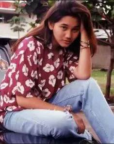 Tercantik di Zamannya, Ini Gaya Nike Ardilla yang Jarang Terekspos Media. Manisnya Nyata! 14