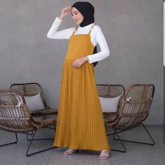 Bukan Cuma Rok Plisket, Ini Potret Gamis Plisket yang Bikin Penampilan Makin Santun 11
