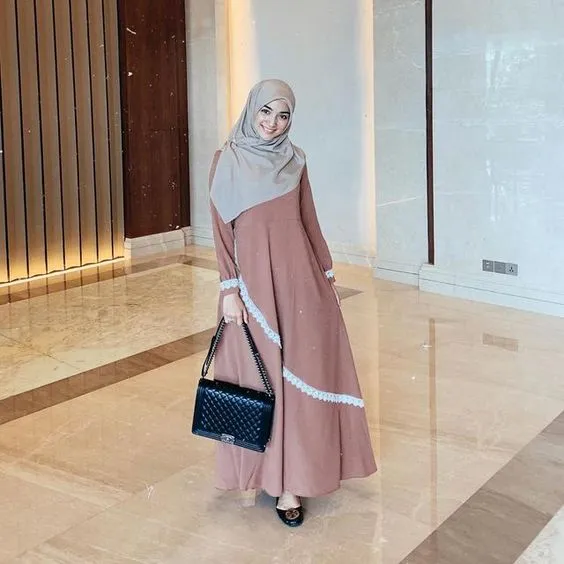 5 Model Gamis untuk Orang Pendek, Terlihat Tinggi! 10