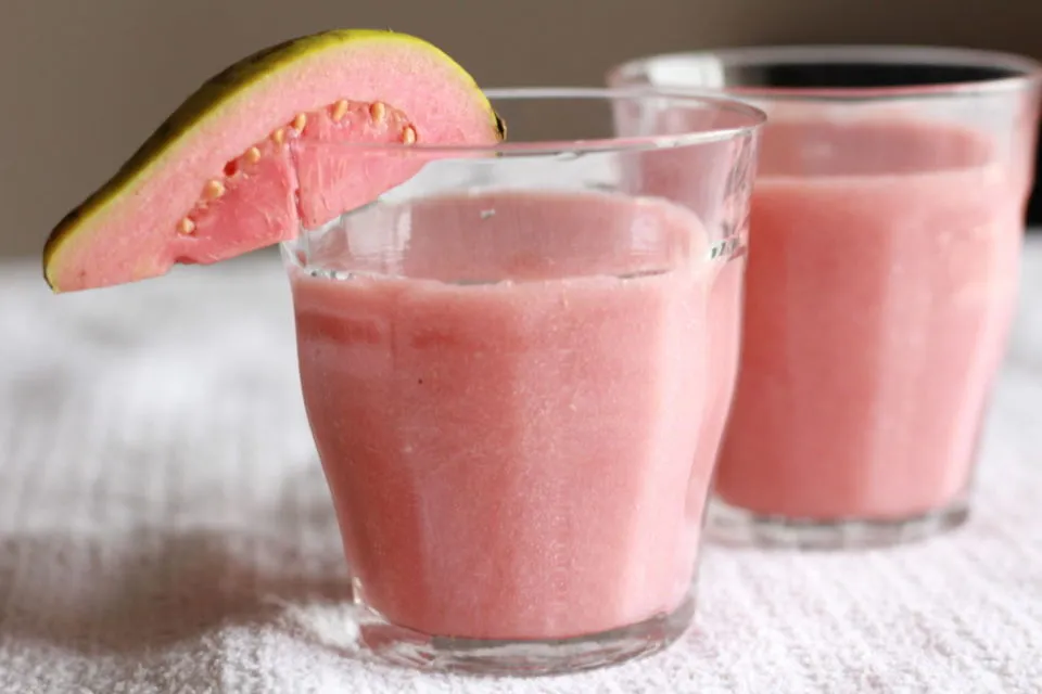 Banyak yang Percaya Bahwa Jus Jambu Bisa Sembuhkan Demam Berdarah. Ini Penjelasan Lengkapnya 6