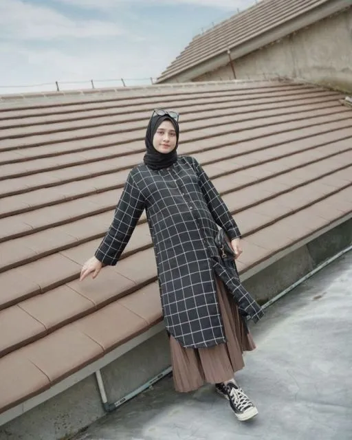 9 Ide Maternity Style dengan Motif Kotak-kotak. Dijamin Bikin Kelihatan Makin Awet Muda~ 17