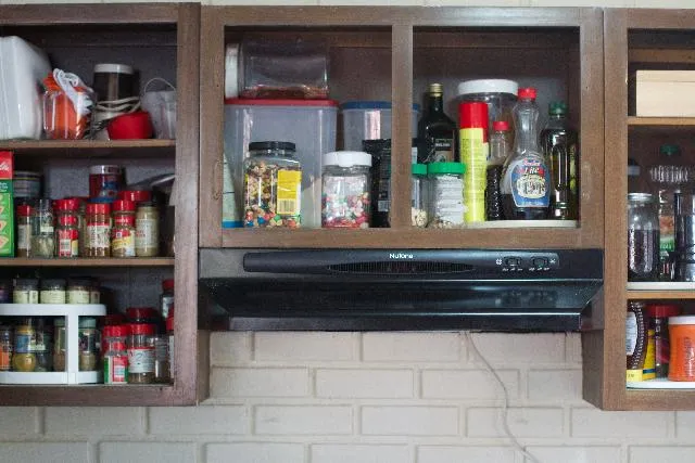 7 Penataan Lemari Dapur ini Jangan Ditiru, Justru Bikin 'Umpek-umpekan' dan Terkesan Penuh 14
