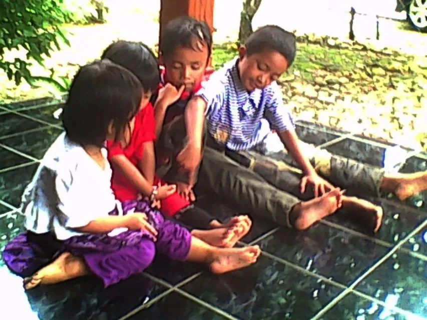 Kawin-Kawinan, Permainan Absurd yang Kita Lakukan Saat Kecil Dulu. Cerai Karena Disuruh Makan~ 7