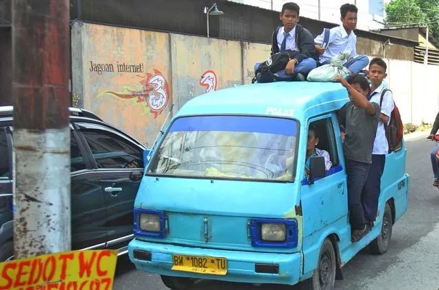 5 Hal yang Mesti Diperhatikan Saat Naik Angkot. Jaga-Jaga Aja, biar Lebih Aman dan Nyaman! 8