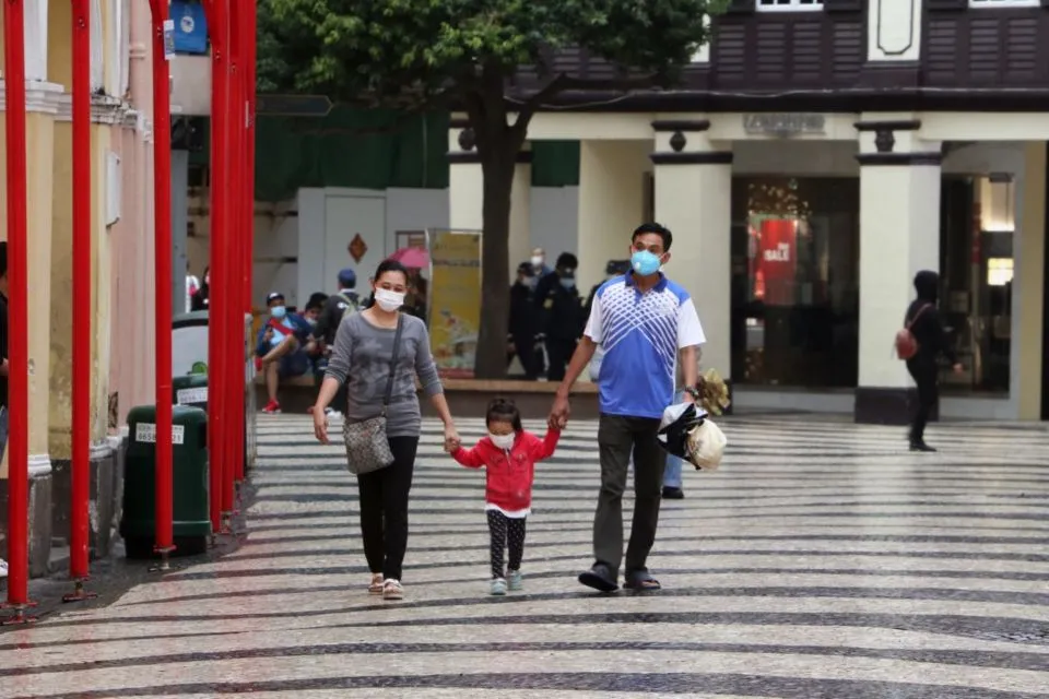 Pemerintah Anjurkan Warga Pakai Masker di dalam Rumah. Benarkah Bisa Lindungi Keluarga dari Corona? 4