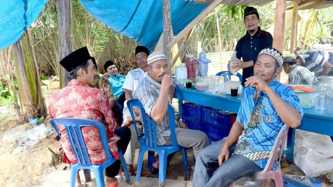 5 Tipikal Orang Kalau Lagi Nyinom atau Pelayan di Acara Nikahan Tetangga. Kamu yang Mana nih? 6
