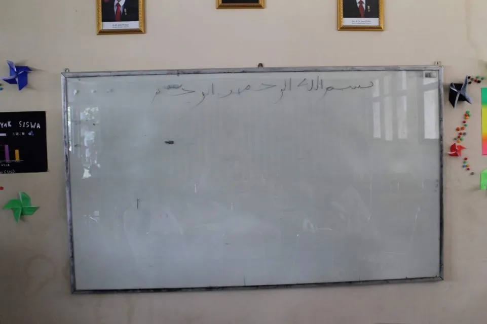 10 Tempat Persembunyian HP Ketika Ada Razia. Zaman Sekolah Dulu Mana Boleh Bawa Gadget! :( 20