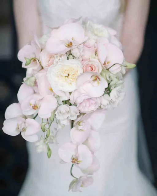 7 Ide Buket Bunga Serba Merah Muda yang Romantis. Satu Warna Manis ini Sudah Cukup Wakili Semua Rasa 13