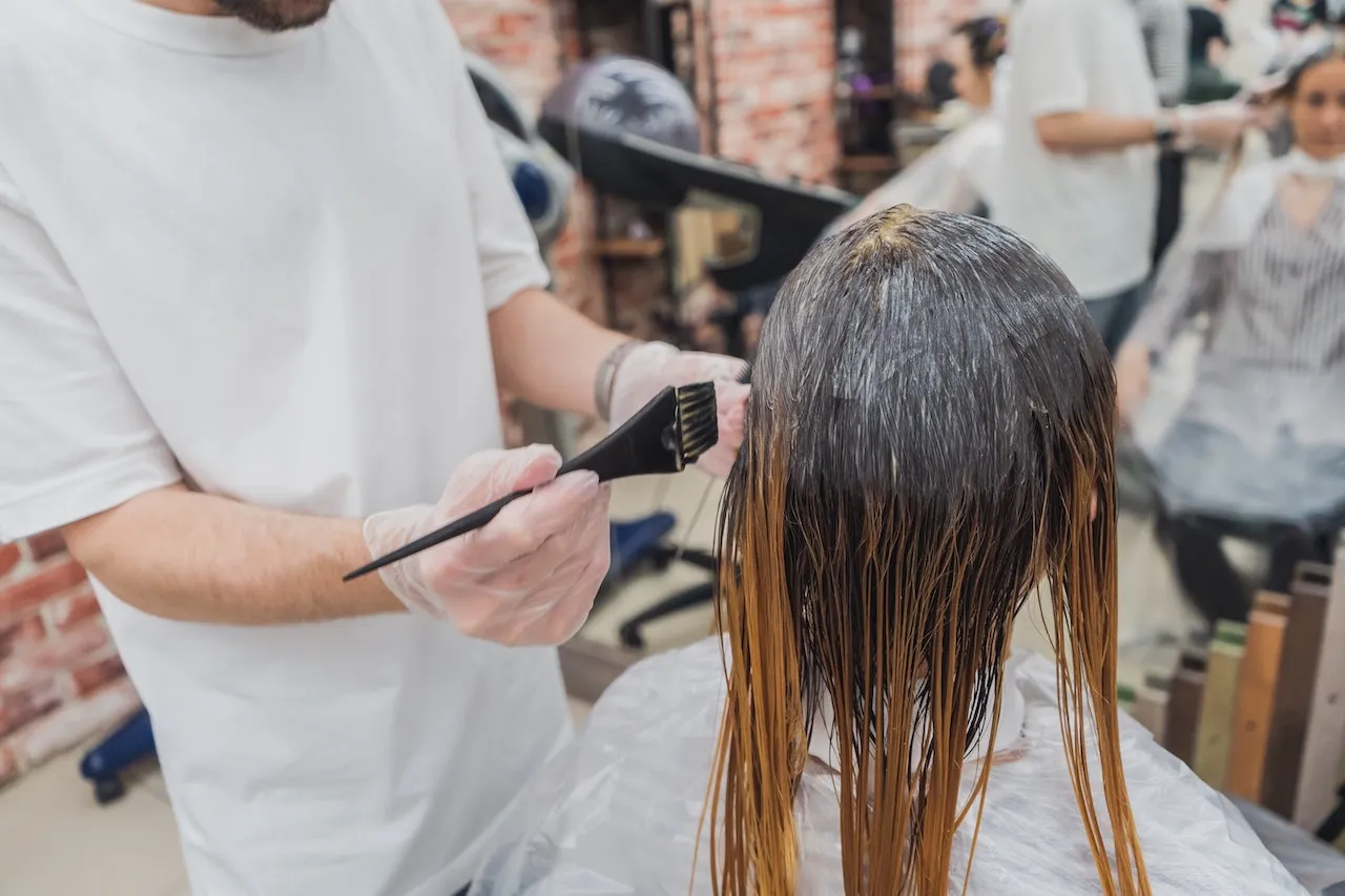 6 Fakta di Balik Rambut Warna-warni. Bisa Jadi Pertimbangan Sebelum Memutuskan Mewarnai 9