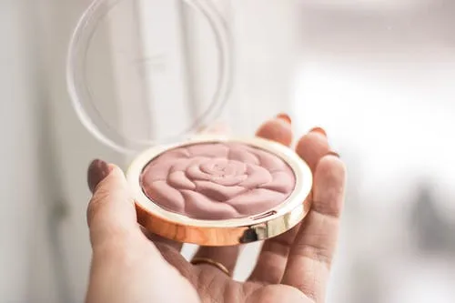 3 Trik Menentukan Kebutuhan Makeup Sesuai Budget dan Kondisi Kulit. Nggak Susah Lo Ternyata! 6