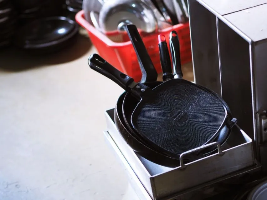 7 Penataan Lemari Dapur ini Jangan Ditiru, Justru Bikin 'Umpek-umpekan' dan Terkesan Penuh 8