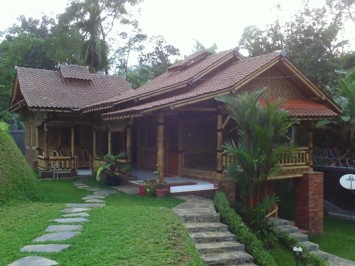 8 Rumah Ikonis yang Ada dalam Film dan Sinetron Indonesia. Ada yang Jadi Tempat Wisata~ 13