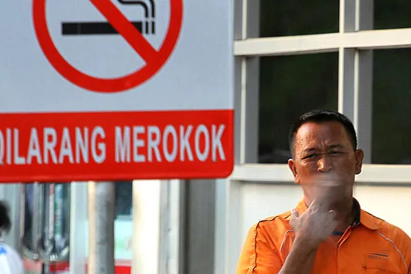 5 Jenis Perokok yang Paling Nyebelin. Orang-Orang Model Begini kok Masih Ada Aja sih? 6