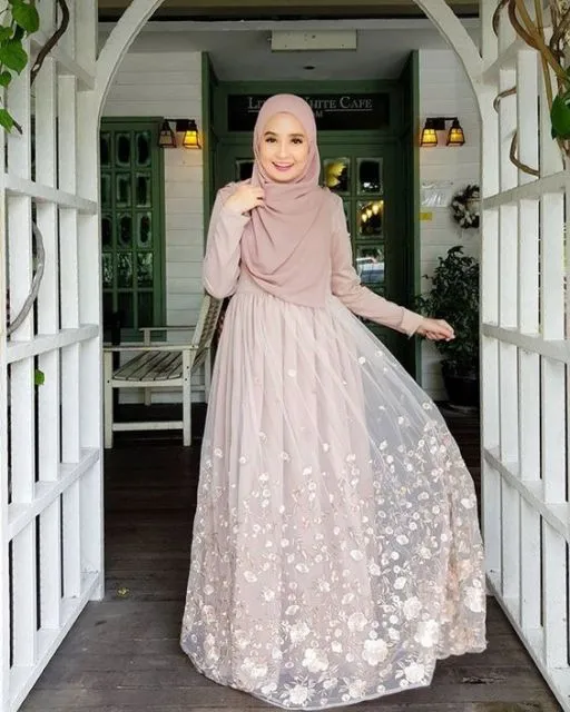 9 Referensi Motif Gamis Buatmu yang Suka Tampil Feminin; Nggak Melulu Bunga-Bunga! 10