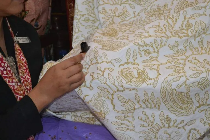 Menjawab Pertanyaan Kenapa Ada Busana Batik Seharga 25.000 Hingga Jutaan. Lumayan, Nambah Wawasan! 4