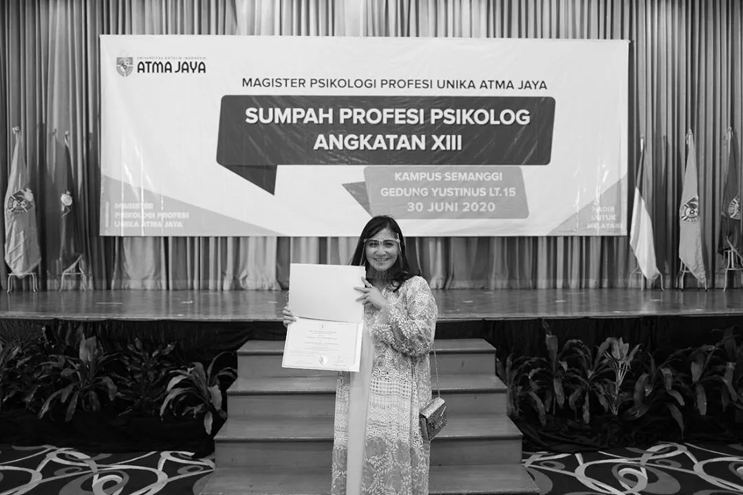 8 Artis yang Berhasil Lulus Kuliah di Masa Pandemi. Tetap Fokus Kuliah, Meski Kondisi Masih Krisis 8