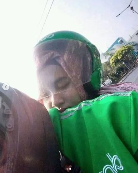 11 Potret Pasrahnya Orang-Orang Kalau Udah Ngantuk Banget. Makanya Jangan Begadang! 16