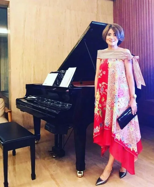 Jadi Unik dan Cantik, Ini 5 Potret Dress Batik yang Sudah Dirombak Secara Kreatif 6