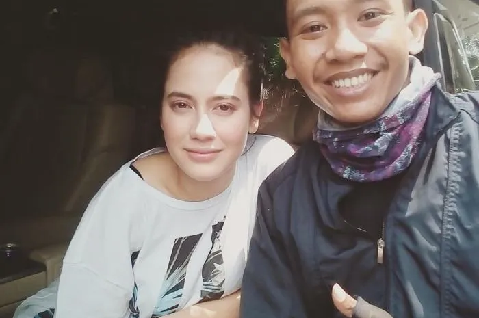 12 Potret Driver Ojol Saat Dapat Orderan dari Artis. Kejutan Kecil Begini Aja Bikin Semringah, ya! 19