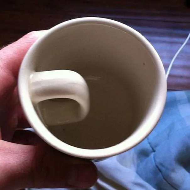 11 Desain Gelas Unik yang Bikin Gagal Paham. Bahaya buat Orang yang Minum Buru-Buru nih! 16