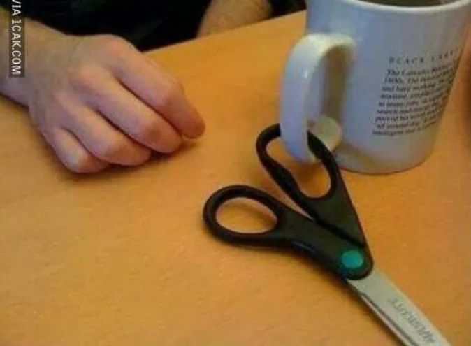 11 Desain Gelas Unik yang Bikin Gagal Paham. Bahaya buat Orang yang Minum Buru-Buru nih! 12